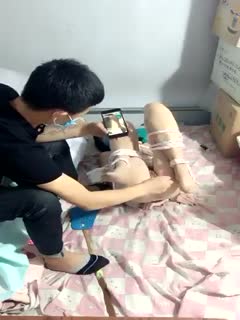 颜值不错贫乳萌妹子第四部玩SM绳子捆绑打屁股道具插BB不要错过1 颜值不错贫乳萌妹子第四部玩SM绳子捆绑打屁股道具插BB不要错过1