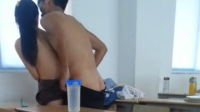 學生情侶教室激情偷拍·課後大膽自慰實錄