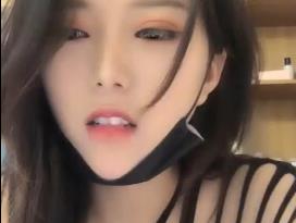 浴室偷拍！透視蕾絲濕身自慰秀 少婦蜜液橫流真實自慰記錄