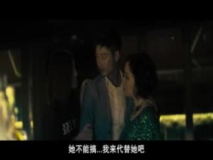 撕破同桌的校服裙在教室狂操，同班女同学被我干到潮喷流水