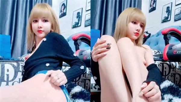 金发尤物黑丝美腿极致诱惑！极品美腿挑逗瞬间勃起，欲罢不能！