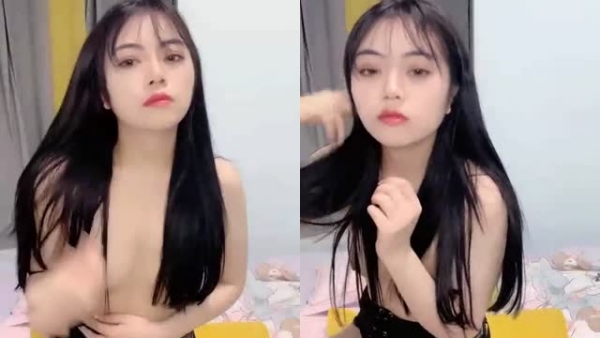 黑丝骚妹淫语撩骚互动，玩奶扣逼道具自慰，欲火难耐