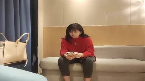 探花实录：巨乳肥臀顶级肉弹，骚货被玩到淫水狂喷，车头灯爆晃！